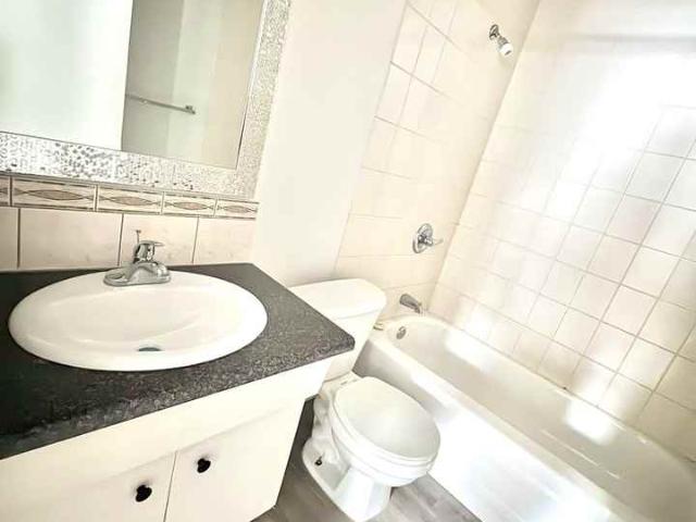 Sweet Violet 1 Bedroom Apartment for Rent at 10645 80 Ave Nw, Edmonton, AB T6E 1V6 Queen Alexandra