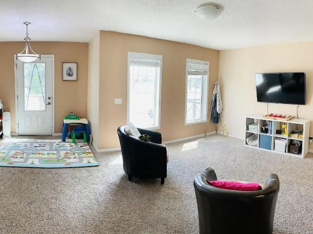 Sweet Cozy Home 2 bedroom with Garage