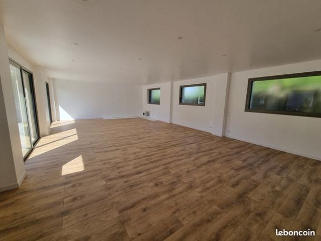 ST VIT SALANS 39700 appartement T6 terrasse jardin
