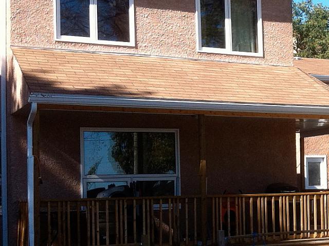 St Vital Townhouse 3 Bed/1.5 Bath Deck, Yard, Parking april 1