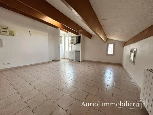 ST ZACHARIE Beau studio au 3e étage
