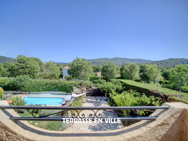 ST ZACHARIE PROCHE CENTRE VILLAGE MAISON FAMILIALE T5 JARDIN PISCINE VUE CALME 649 000 €