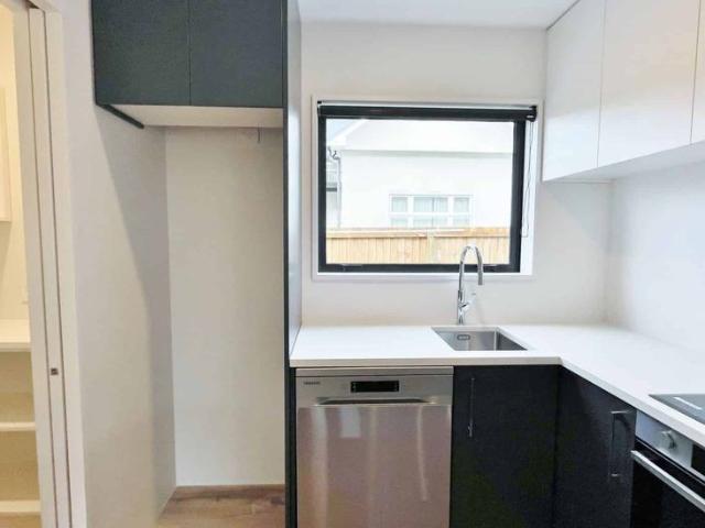 ST ALBANS/ EDGEWARE THREE BEDROOM, TWO BATHROOM, SINGLE GARAGE
