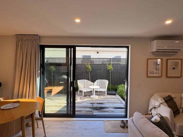 ST ALBANS STUNNING, TWO BED, TWO BATH, GARAGE, FURNISHED