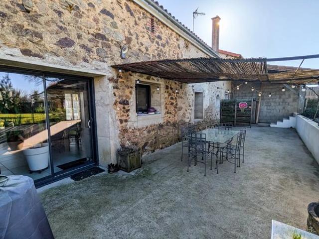 ST AMAND SUR SEVRE DANS UN CHARMANT HAMEAU