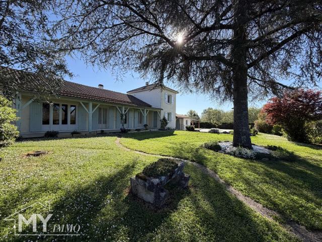 St Andre Et Appelles: Maison traditionnelle avec jardin. Pi. 159m² Saint André et Appelles