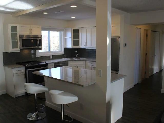 St Andrews Heights 2 Bed Furnished Condo across from Foothills Medical Centre