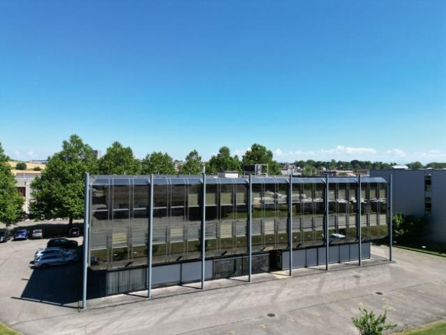 St Blaise, einstöckiges Gewerbegebiet von 207 m², Parkplätze