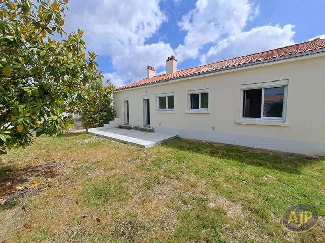 ST CHRISTOPHE DU LIGNERON Maison 3 chambres