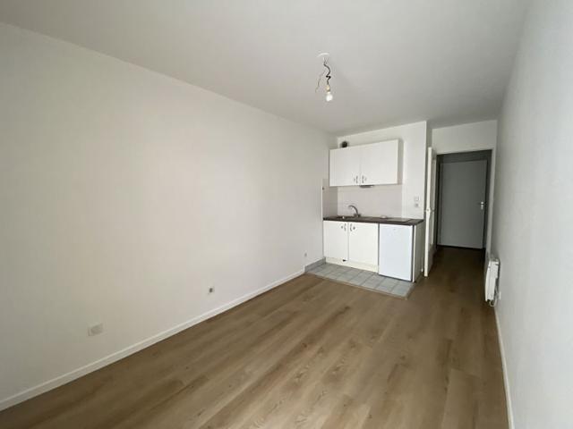 ST CLEMENT STUDIO A LOUER 18.95m²