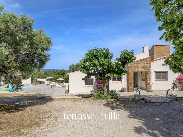 ST CYR SUR MER VILLA FAMILIALE T5 RÉNOVÉE JARDIN 2100 M2 PISCINE GARAGE 790 000 €