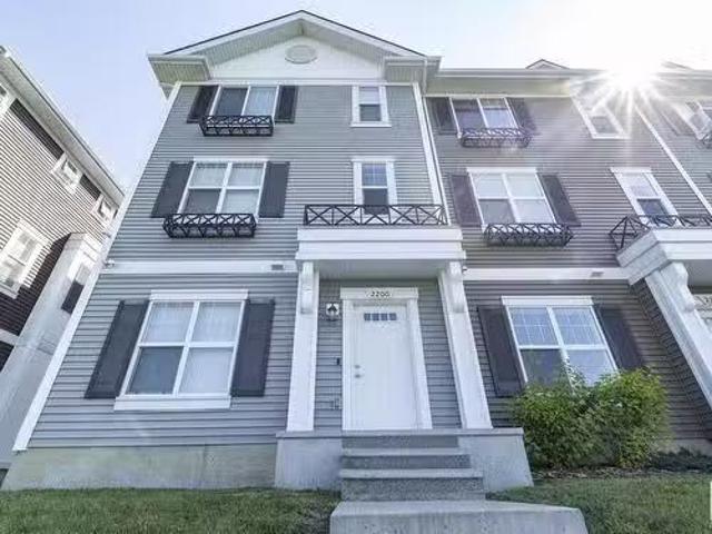 # St, Fort Saskatchewan, AB, T8L 0V8 townhouse for sale Lis.