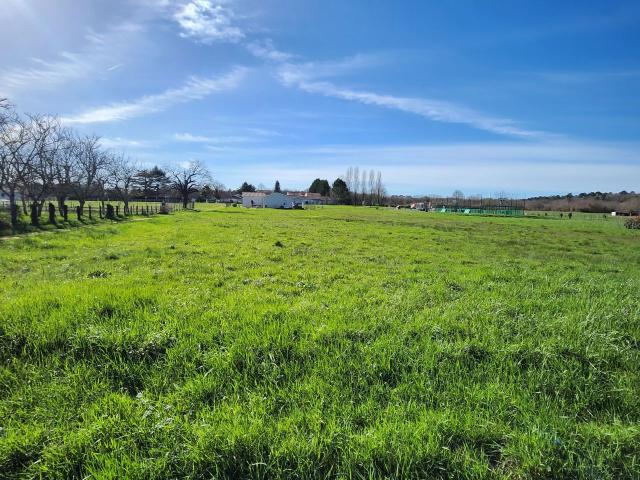 ST FRONT DE PRADOUX, terrain constructible de 1838m2!