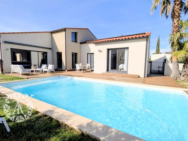 SAINT GENIS DES FONTAINES Grande villa contemporaine sans