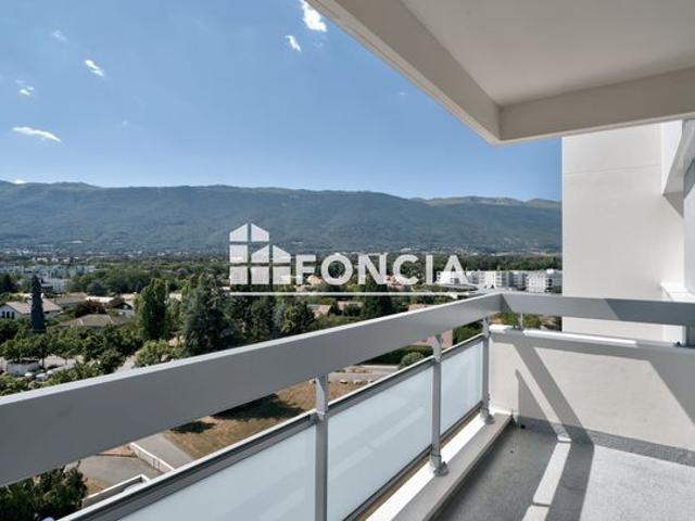 St Genis Pouilly – Dernier étage, superbe type 2 de 53 m² avec vue imprenable sur le Jura et 2 balcons