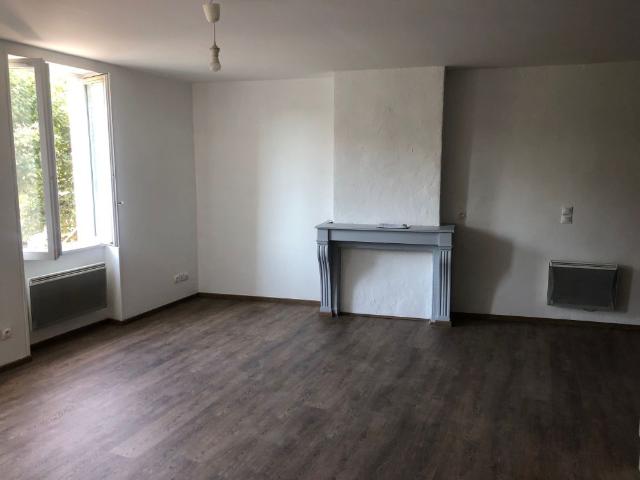ST GEORGES DE RENEINS PLEIN CENTRE JOLI T3 de 62.30 m au 1er étage SANS ASCENSEUR