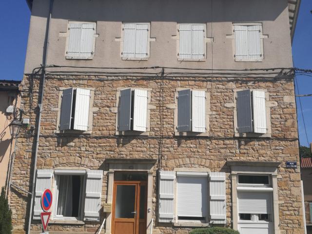 ST GEORGES DE RENEINS PLEIN CENTRE JOLI T3 de 62.30 m au 1er étage SANS ASCENSEUR