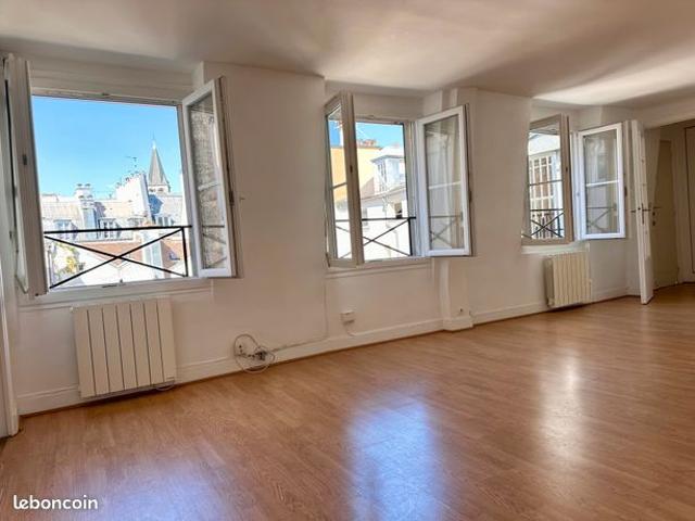 St Germain Bel appartement 54m2 Dernier étage Clair et Calme