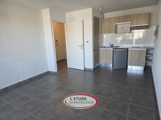 St Herblain Bourg: T2 de 40 m2 de 2013, balcon et parking p