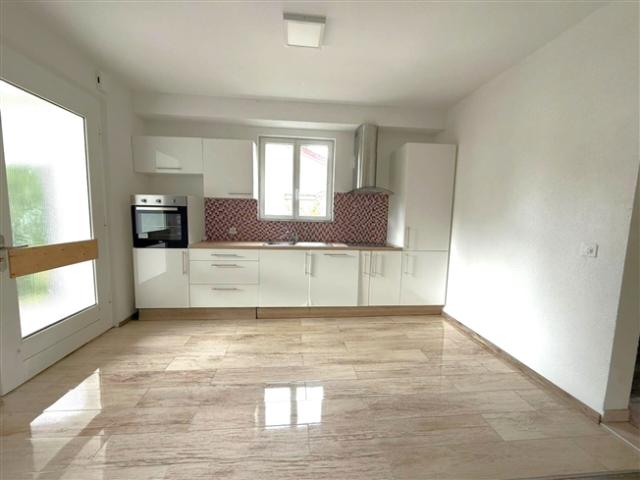 St Imier, eine hervorragende 2,5 Zimmer Wohnung im Erdgeschoss