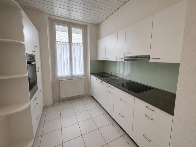 St Imier, eine wunderschöne 2,5 Zimmer Wohnung im 2. Stock mit Balkon
