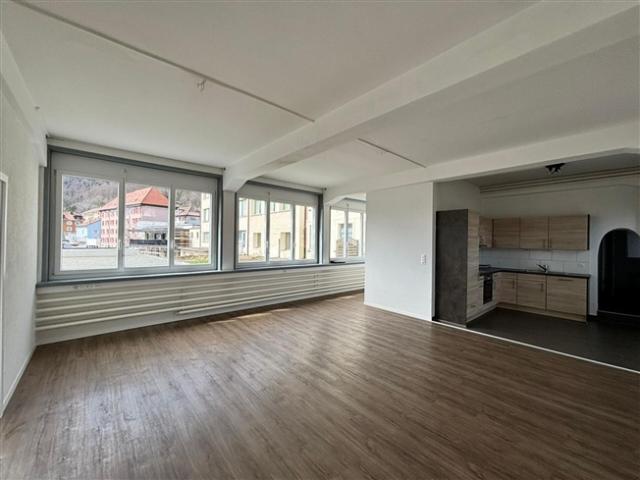 St Imier, eine wunderschöne 3,5 Zimmer Wohnung im Erdgeschoss