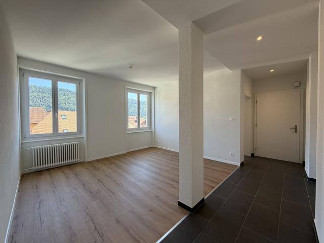 St Imier, hübsche und helle, renovierte Wohnung mit 4,5 Zimmern im 2. Stock