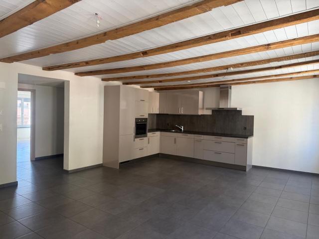 St Imier, prächtige 3,5 Zimmer Wohnung mit Aufzug