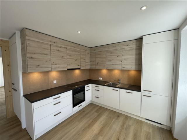 St Imier, prächtige neue 3,5 Zimmer Wohnung im 2. Stock mit Terrasse
