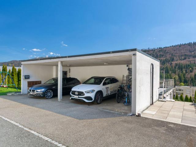 St Imier, prächtige Villa mit 5,5 Zimmern und Garten und Carport