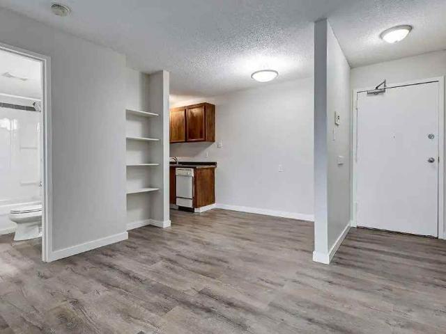 St. James Place 2 Bedroom Apartment for Rent at 3110A 33rd St W, Saskatoon, SK S7L 6K4 Dundonald