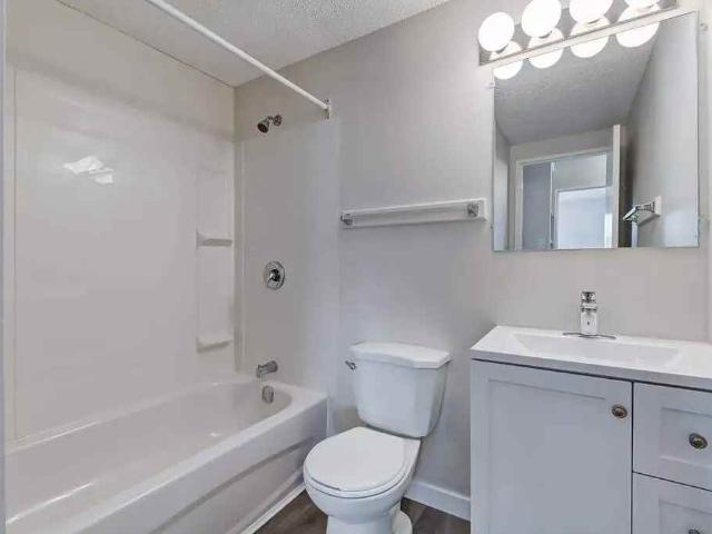 St. James Place Studio Apartment for Rent at 3110A 33rd St W, Saskatoon, SK S7L 6K4 Dundonald
