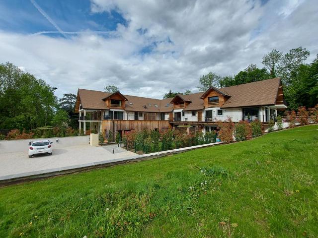 St Jorioz: Appartement de standing, 102m², 3 chs avec sdb, 2 terrasses, garage possible