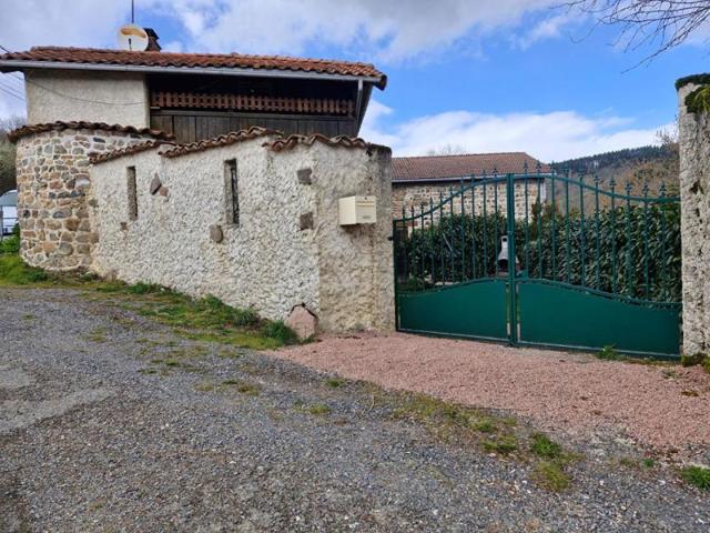ST JUST EN CHEVALET ENSEMBLE IMMOBILIER