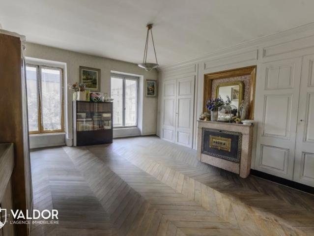 St lager: Maison de village 225 m² à rénover