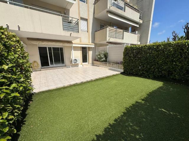 ST LAURENT DU VAR 2 PIECES REZ JARDIN CORNICHE DE GRIMONDS PARKING