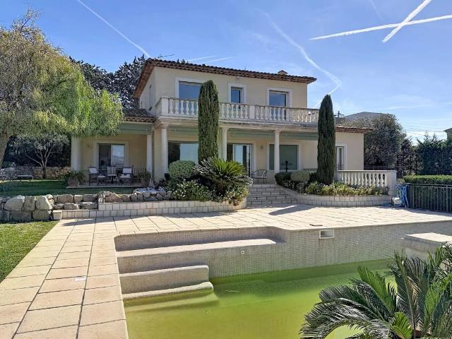 St Laurent du Var / Villa 172 m² / terrain 7356 m² / vue dégagée / piscine / calme absolu