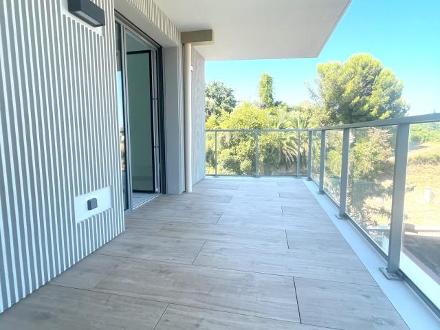 ST LAURENT DU VAR / Bord de mer Magnifique 3P avec terrasse dans Résidence Standing neuve !