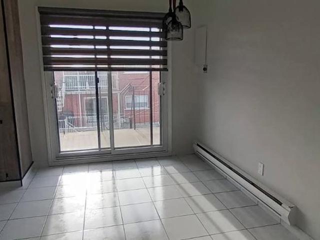 ST LEONARD GRAND 5 1/2 AVEC TERRASSE