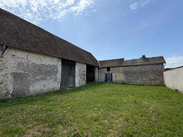 ST LUBIN DE LA HAYE 28 Grange à aménager 120m²