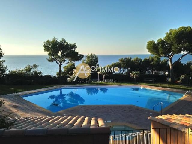 St MANDRIER SUR MER, T2 53 m² avec terrasse 40 m² et parking pri