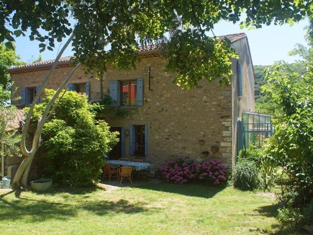 St Martin de l'Arçon, dans un écrin de verdure