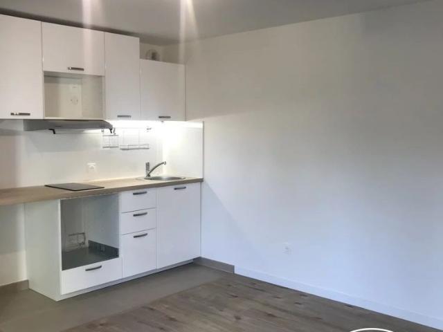 ST MAURE DES FOSSEES STUDIO 28 M²
