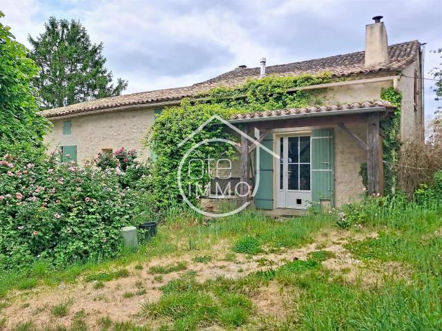 ST MEARD DE GURCON: Maison du pays T4 grange jardin 1000 m² 73m² Saint Méard de Gurçon