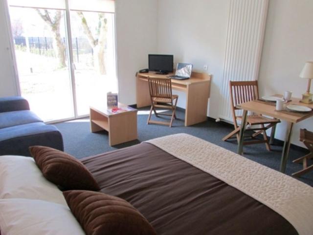ST MICHEL SUR ORGE, STUDIO 27 m2 MEUBLE LOUE ET GERE PARKING