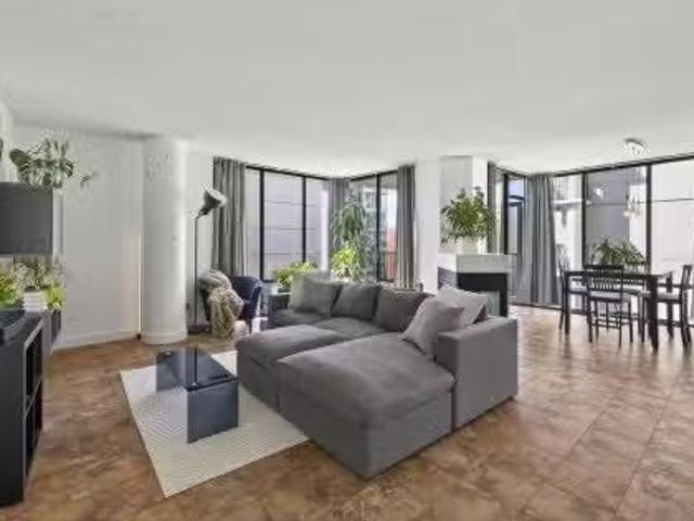 # St Nw, Edmonton, AB, T5K 1Y8 condo for sale Listing ID E4.