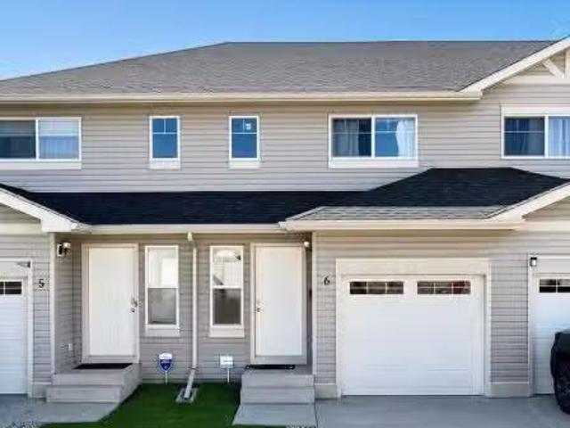 # St Nw, Edmonton, AB, T5Z 0E7 townhouse for sale Listing I.