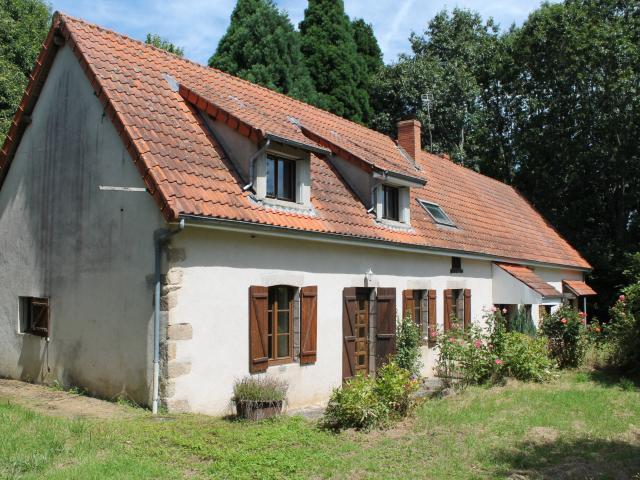 St Palais Maison spacieuse sur 1612 m2 dans le village