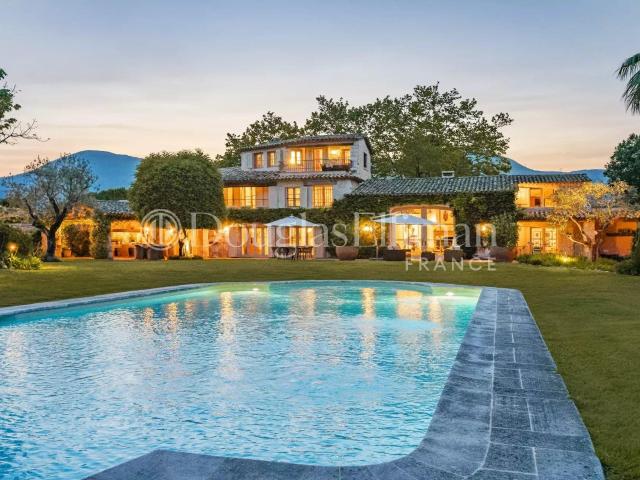 St Paul De Vence Une superbe bastide en pierre avec vue su. 730m² La colle sur loup