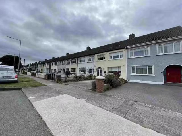 St Peters Road, Walkinstown, Dublin 12 is for rent